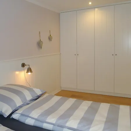 Vakantiehuis Hues Parkleev 1 *